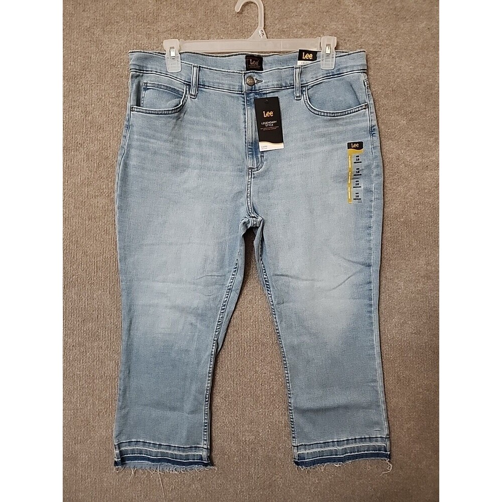 Lee Legendary Mid Rise Capri Jeans Womens 18 Light Blue Raw Hem Stretch NEW - Picture 3 of 11